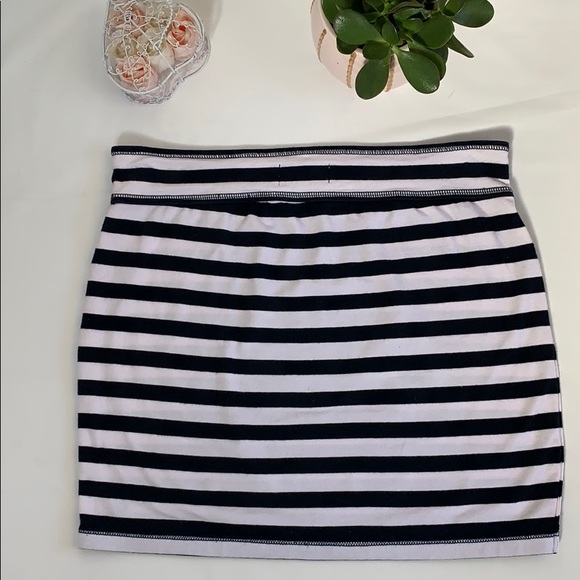 Abercrombie & Fitch - Picture 4 of 5